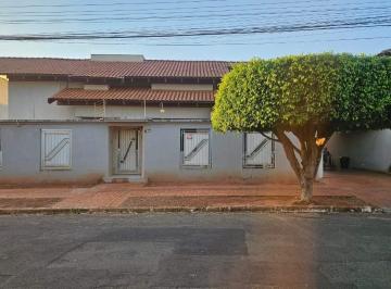 Casa · 398m² · 3 Quartos · 4 Vagas · Casa térrea com muito espaço e flexível para negociação com permutas.