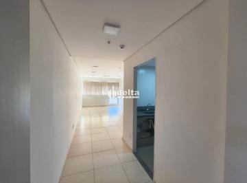 Comercial · 35m² · 1 Vaga · Sala comercial disponível para locação no bairro Brasil em Uberlândia-MG.