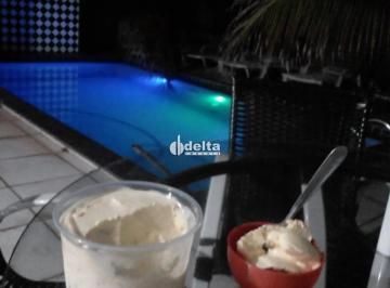 Casa · 250m² · 2 Quartos · 2 Vagas · Casa disponível para venda no bairro Jardim Canaã em Uberlândia-MG