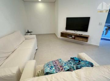 Casa · 132m² · 4 Quartos · 2 Vagas · Casa de condomínio, disponível para locação anual e temporada.