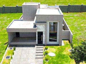 Casa · 180m² · 3 Quartos · 4 Vagas · Casa de Alto Padrão à Venda 3 suítes no Condomínio Terras Alpha em Senador Canedo-Go.
