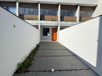 Casa · 64m² · 2 Quartos · 2 Vagas · Duplex moderno à venda no Jardim Iririú – 2 quartos, 2 vagas e excelente espaço externo