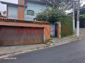 b8c886a0c1498b41aac3e50bbac2f4fc.jpg · Sobrado de 215m² com 4 quartos