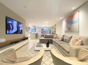 1b13a9a962867a46fe44ded6ad219429.jpg · Sobrado de 240m² com 3 quartos