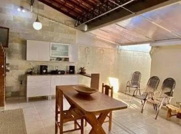 Casa · 330m² · 3 Quartos · 4 Vagas · Casa 3 Quartos com 3 Suítes e 330m² - Parque das Esmeraldas