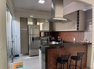 Casa · 180m² · 2 Quartos · 2 Vagas · Casa de 2 quartos com 2 vagas de garagem no Jardim Monte Castelo
