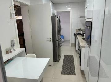 Apartamento · 140m² · 3 Quartos · 2 Vagas · Apartamento 3 Quartos com 1 Suíte e 140m² - Centro