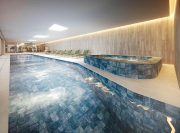 Piscina coberta · Casa com 401,17 m2 4 quartos, sendo todos suítes, e 5 banheiros, essa residência é perfeita, Ipiran