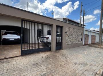 Casa · 219m² · 4 Quartos · 2 Vagas ·
Casa com 4 dormitórios à venda, 219 m² - Jardim Chapadão - Campinas