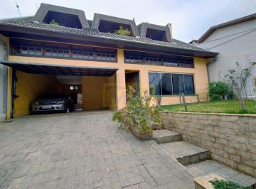 Casa · 332m² · 3 Quartos · 5 Vagas · Sobrado Imponente no Guabirotuba: Seu Novo Lar Espera por Você!