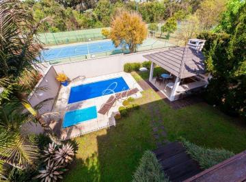 Casa · 427m² · 4 Quartos · 4 Vagas · Casa à venda - em Pilarzinho