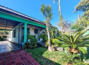 424923_iTM1H0E562_42492364beaaf34b4e5.jpg · Terreno 457 m2, com 2 casas e amplo pátio entre elas, 4 vagas de garagem bem localizada