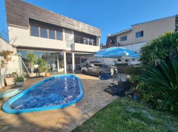 703975_iTIKw6gpxR8hV65lQ1ZYq_703975687eb7ad8a0ae.jpg · Excelente Casa ampla com piscina, pátio, 5 vagas, lareira, churrasqueira e apto independente próxima