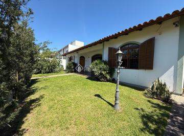 476355_i488vPw4Qr2R6N_47635568c415022d6dc.jpg · Casa no Córrego Grande com terreno amplo, piscina aquecida e excelente padrão construtivo