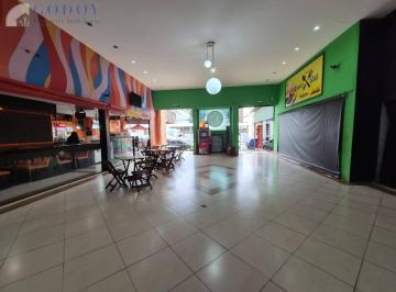 Comercial · 1000m² · Investimento: Centro Comercial com 28 Lojas e Piso Superior Privado