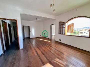 sala para 2 ambientes · Casa independente, estilo Colonial, pronta pra morar, de 4 quartos (2 suites), 4 vagas de garagem e