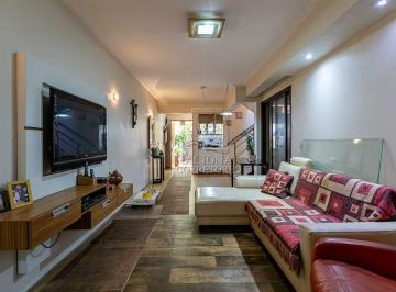 Casa · 139m² · 3 Quartos · 1 Vaga · Sobrado com 3 dormitórios (1 Suíte), quintal com árvores frutíferas, portão automático no bairro Cas