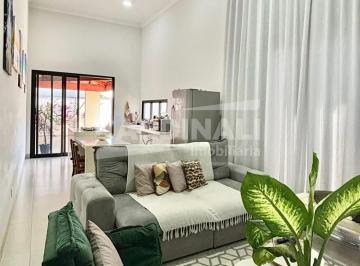 Casa · 293m² · 3 Quartos · 2 Vagas · Linda casa no Village Damha III, um dos melhores condomínios de Araraquara.