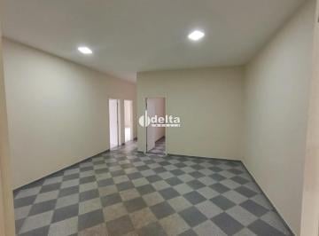 Comercial · 300m² · Casa comercial disponível para locação ou venda no bairro Umuarama em Uberlândia-MG.