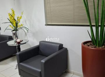 Apartamento · 203m² · 4 Quartos · 2 Vagas · Apartamento com 4 quartos sendo 2 suítes disponível para venda no bairro Santa Mônica em Uberlândia-
