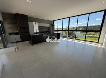 Casa · 276m² · 3 Quartos · 4 Vagas · Casa em condomínio com 3 suítes disponível para locação e venda no bairro Granja Marileusa em Uberlâ