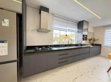 Casa · 220m² · 3 Quartos · 6 Vagas · Sobrado a venda com 3 Dormitórios com 3 suítes Decorado , 220m² na Vila Camilopolis- Santo André SP