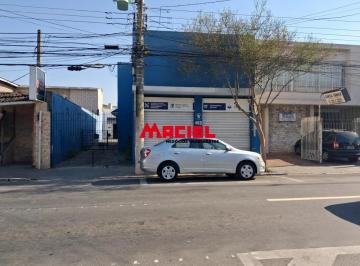 Comercial · 125m² · 8 Vagas · Prédio comercial no centro da cidade, salão com portas de aço com edicula nos fundos, mais 04 comodo