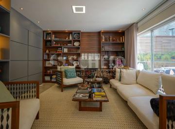 Casa · 415m² · 4 Quartos · 6 Vagas · Casa em condomínio reformada com 4 suítes e 6 vagas em rua sem saída