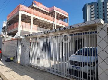 Casa · 230m² · 3 Quartos · 3 Vagas · Casa em Lagoa Nova