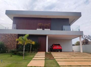 Casa de 5 quartos, Arandu · Casa com 5 quartos, 2 suítes, 300 m2 área construída no "Riviera I" - Arandu