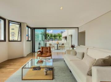 Apartamento · 377m² · 4 Quartos · 5 Vagas · No coração do Jardim América, banhado pela luz do sol ao longo de todo o dia, esta cobertura oferece