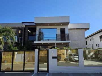 Casa · 292m² · 4 Quartos · 2 Vagas · Imperdível: Belíssima casa com 4/4, finamente decorada, em localização privilegiada!