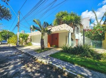 Casa · 266m² · 4 Quartos · 4 Vagas · Belíssima residência Triplex - 4/4 (com 3 suítes) no Candeal!