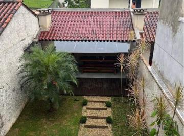 Casa · 91m² · 2 Quartos · 2 Vagas · Sobrado com cozinha sob medida e 2 quartos, ótimo espaço externo, com área de festas