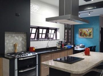 Casa · 89m² · 2 Quartos · 2 Vagas · Sobrando frontal na Vila Ré com 2 suítes e 2 vagas