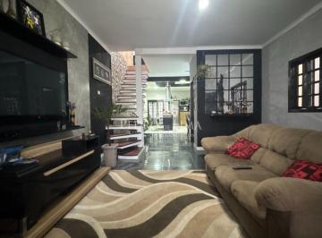Casa · 89m² · 2 Quartos · 2 Vagas · Sobrando frontal na Vila Ré com 2 suítes e 2 vagas