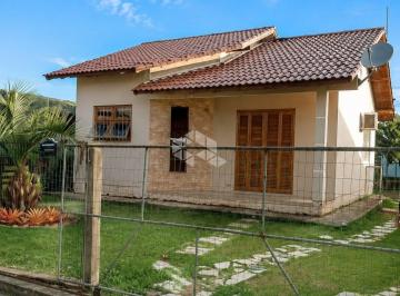 Casa · 60m² · 2 Quartos · 1 Vaga · Casa plana com 2 dormitórios, sala de estar, cozinha, 1 banheiro social, bairro