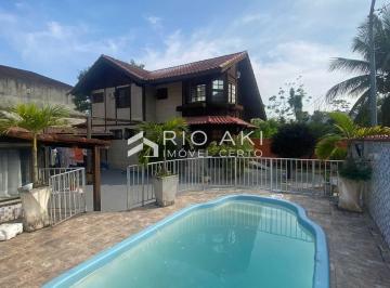 Casa · 176m² · 5 Quartos · 4 Vagas · Casa Duplex, Colonial, em condomínio com monitoramento 24hs, 5 quartos, sendo 4 suítes, em Vargem Gr