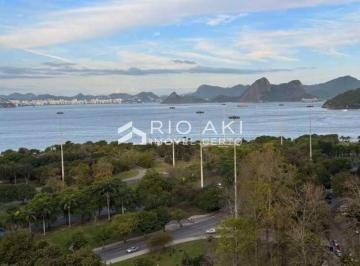 Apartamento · 195m² · 4 Quartos · 2 Vagas · Apartamento Alto Padrão, 195m², 4 quartos, 2 Vagas, Frente e Vista Mar, Andar alto, impecável. Praia