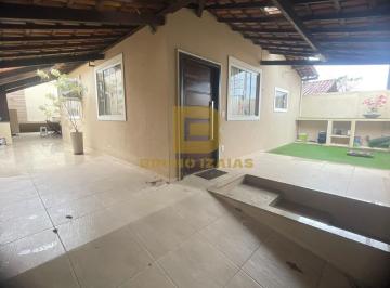 Foto 01 · Casa em Condomínio com Vista Privilegiada em Macaé-RJ - Horto: 2 Quartos, 1 Suíte, Área Gourmet e Pi