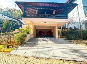 3c802cc2eb7eb5587beabe0421616edefe359eb7 · Casa toda em vidro e madeira em condomínio fechado