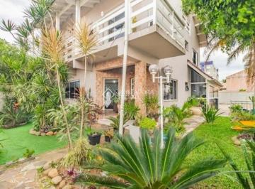 Casa · 340m² · 3 Quartos · 2 Vagas · Casa, 3 dormitórios, suíte, lareira e piscina , centro Gravatai