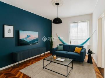 Apartamento · 70m² · 2 Quartos · 2 dormitórios na Riachuelo reformado!