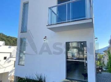 Casa · 90m² · 2 Quartos · 1 Vaga · Casa com 2 Quartos e Amplo Terreno