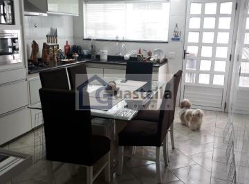 Casa · 135m² · 3 Quartos · 2 Vagas · Sobrado à Venda no Jardim das Acácias, SBC - 3 Suítes, 135m²