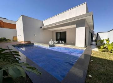 Casa · 512m² · 3 Quartos · 3 Vagas · Casa em condomínio com 3 quartos disponível para locação no bairro Granja Marileusa em Uberlândia-MG