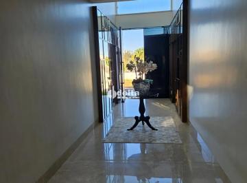 Casa · 536m² · 4 Quartos · 4 Vagas · Casa em condomínio com 4 suítes disponível para venda no bairro Nova Uberlândia em Uberlândia-MG