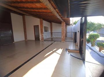 Casa · 200m² · 3 Quartos · 2 Vagas · Jorge Rodrigues - Casa com 3 dorms, reformada recente, pisos em cerâmica, 2 vagas, varanda com Fogão
