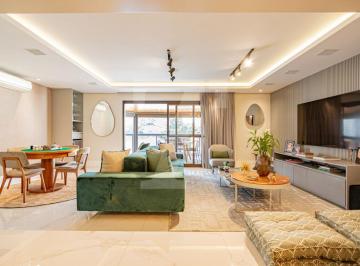 Apartamento · 230m² · 4 Quartos · 4 Vagas · Apartamento no Jardim América em frente ao Dante Alighieri, andar alto, totalmente reformado com var