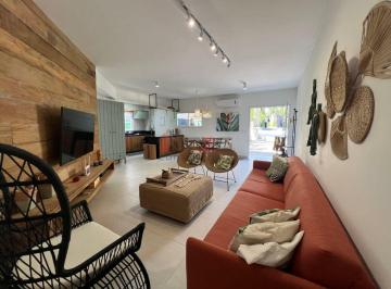 Casa · 150m² · 4 Quartos · 2 Vagas · Casa assobradada MOBILIADA à venda em praia de Camburi, São Sebastião.